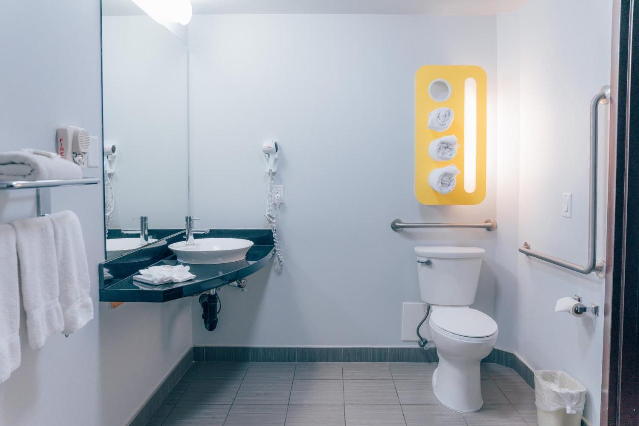 Motel 6 艾尔德里 外观 照片