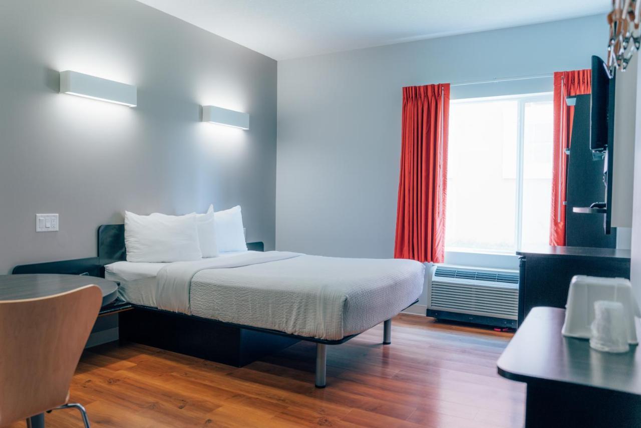 Motel 6 艾尔德里 外观 照片
