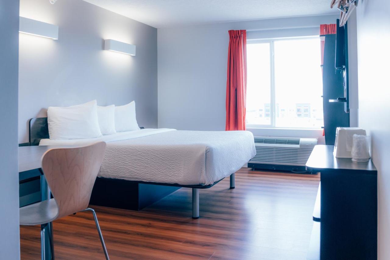 Motel 6 艾尔德里 外观 照片