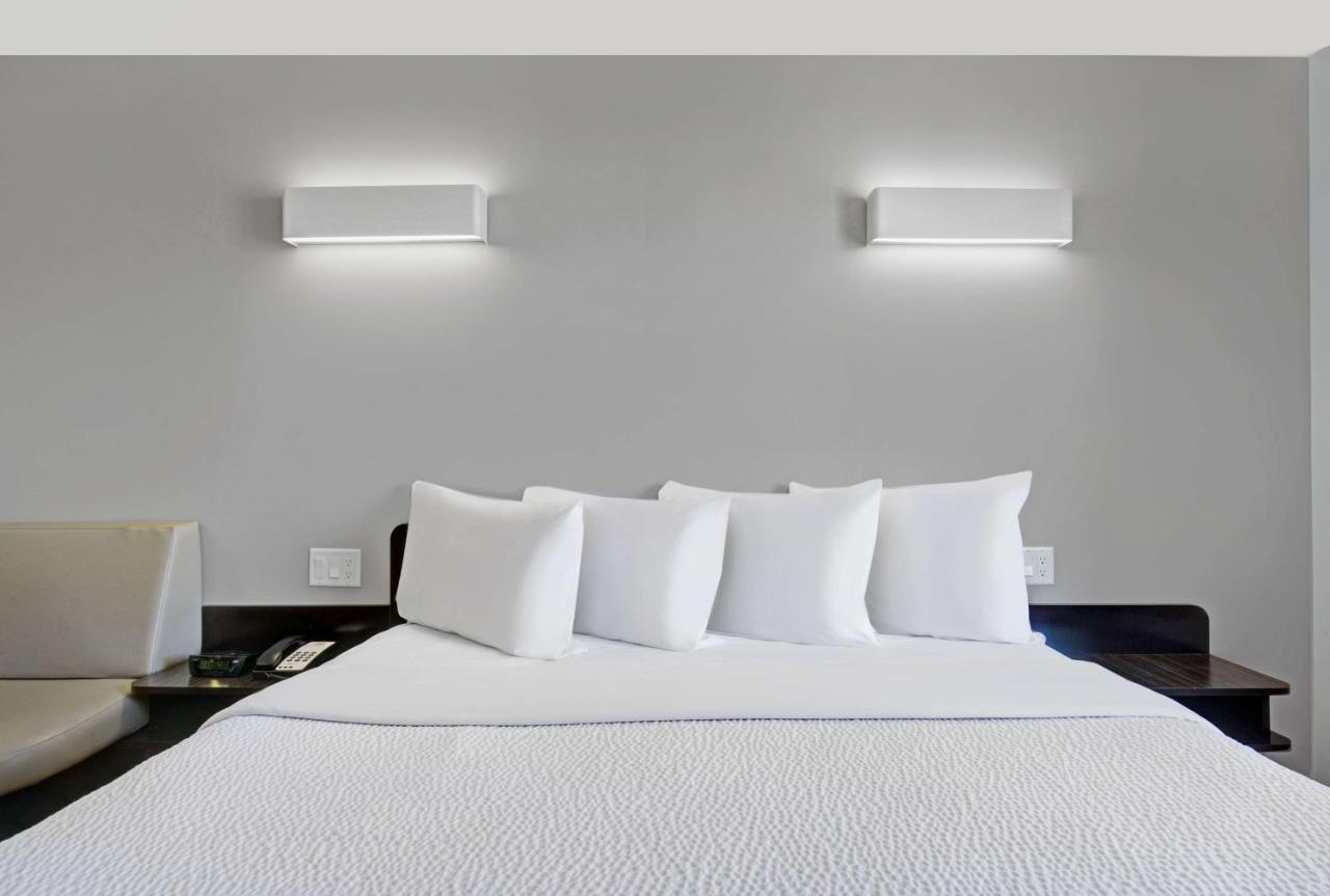 Motel 6 艾尔德里 外观 照片