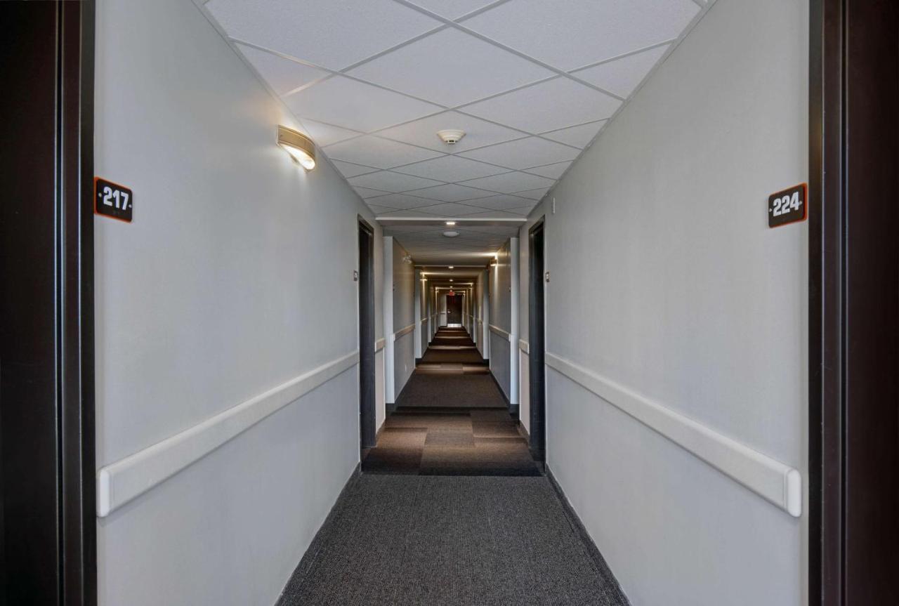 Motel 6 艾尔德里 外观 照片