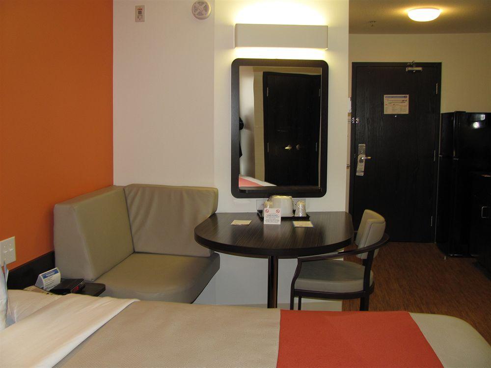 Motel 6 艾尔德里 外观 照片