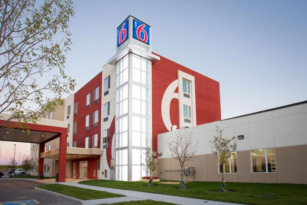 Motel 6 艾尔德里 外观 照片