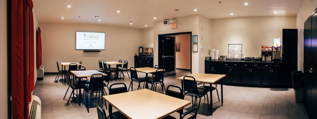 Motel 6 艾尔德里 外观 照片
